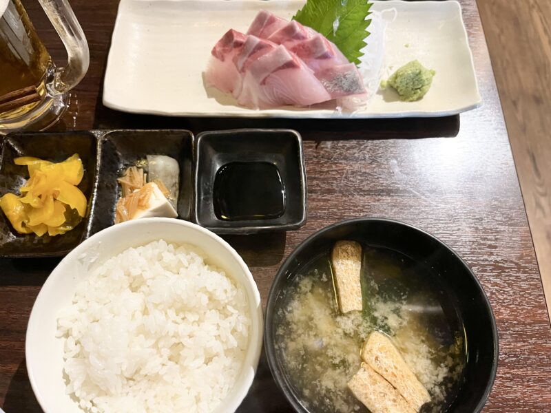 ゆうや裏横のかんぱち刺定食