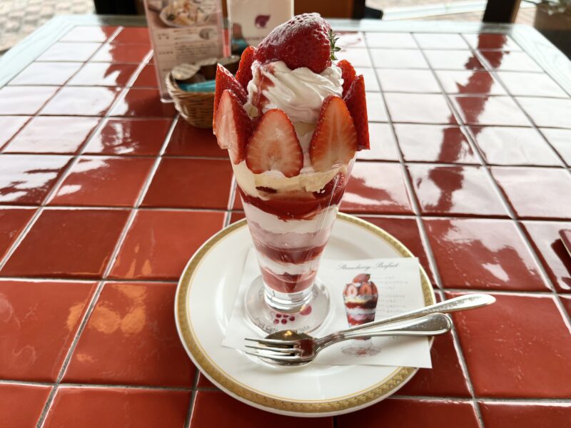 ベラヴィスタのいちごパフェ