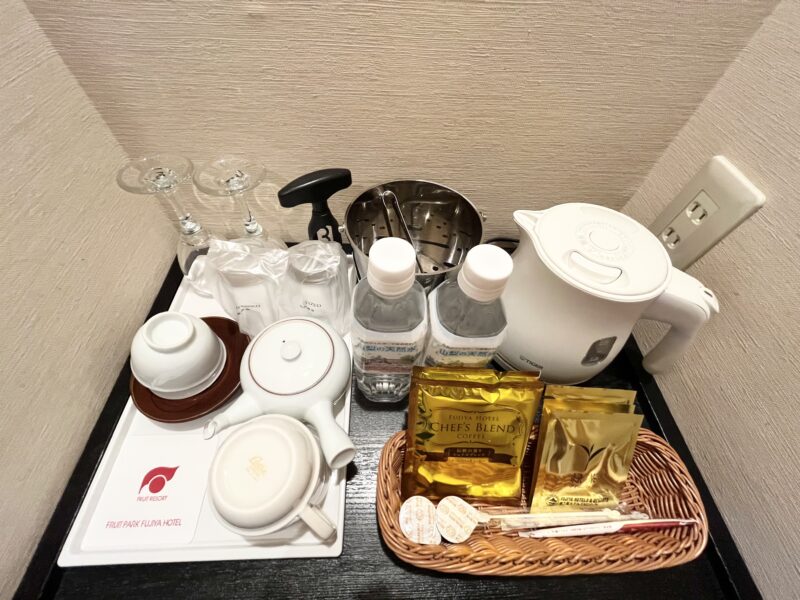 お水・コップ