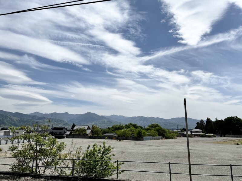 山梨市駅ホームからの景色