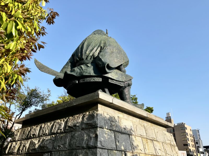 武田信玄の像(後姿)