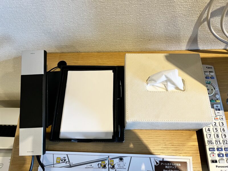 メモ帳とティッシュ