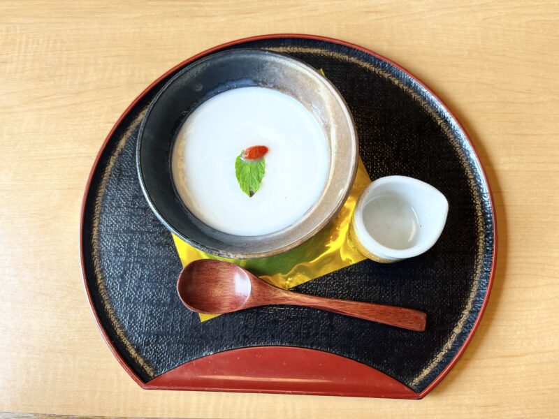 レディースセットのデザート(杏仁豆腐)