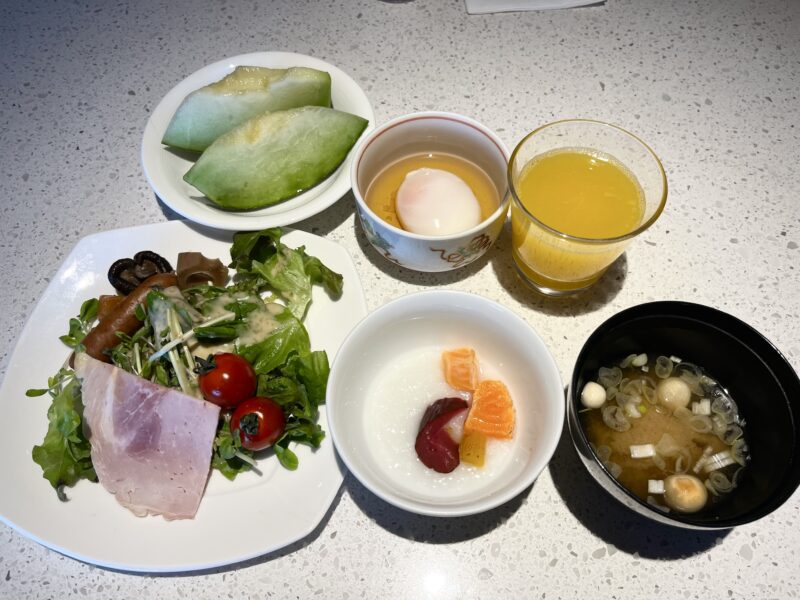 朝食