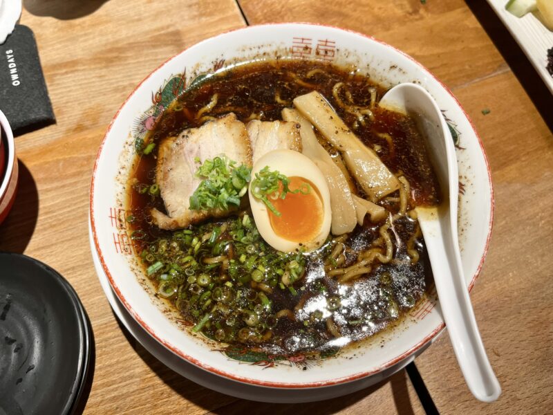 黒ラーメン