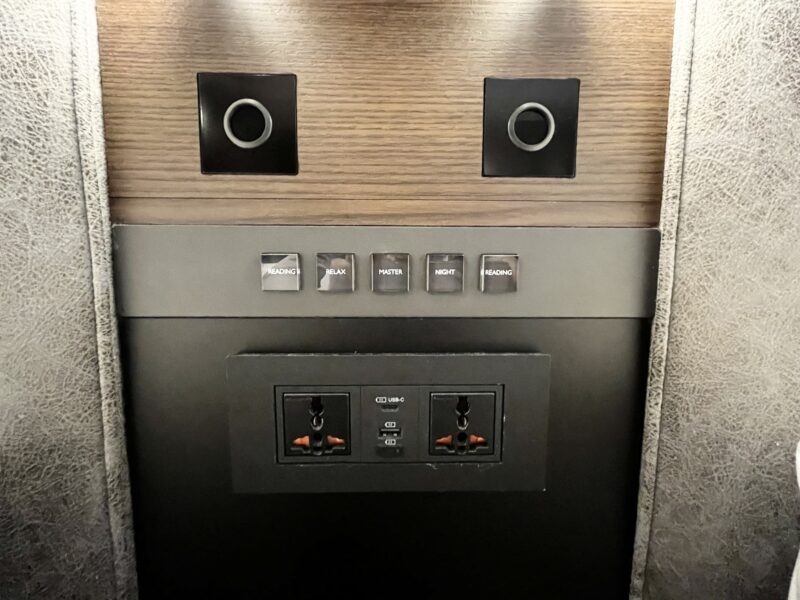 照明ボタン