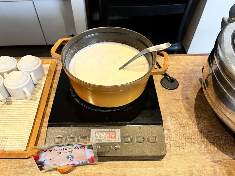 朝食（マッシュルームのスープ）