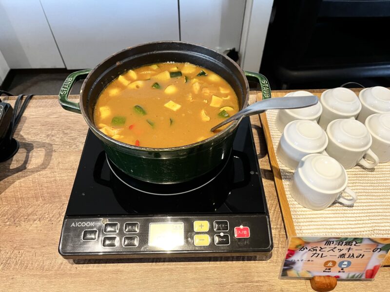 朝食（那須鶏とかぶとズッキーニのカレー煮込み）