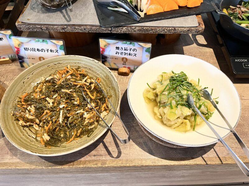 朝食（切り昆布の子和え/焼き茄子のみぞれ和え）