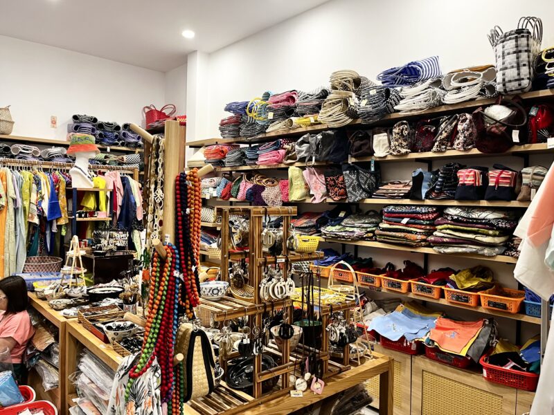店内1階(HOA LY)