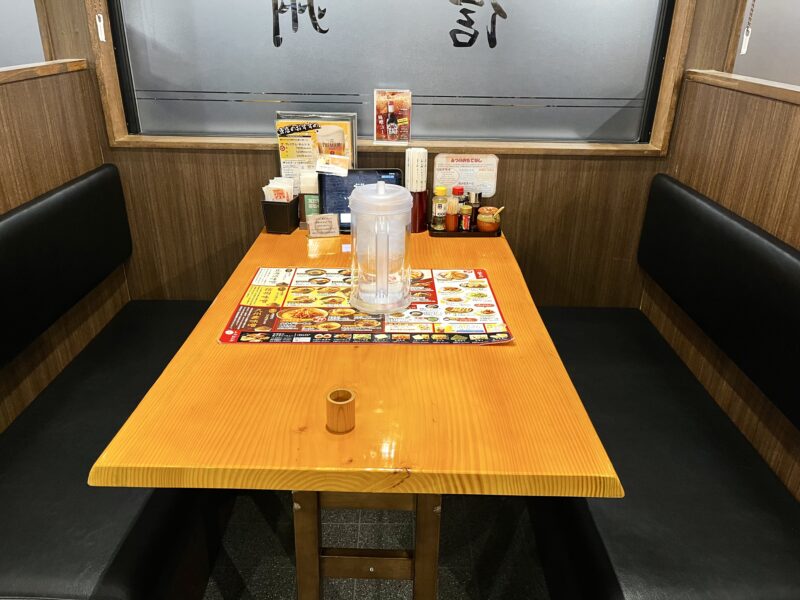 テーブル席