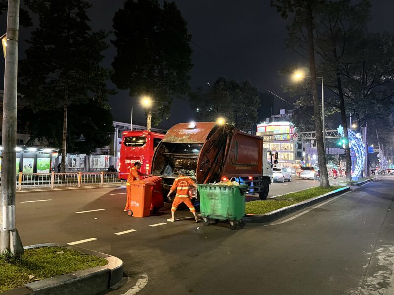 ホーチミンのゴミ収集車