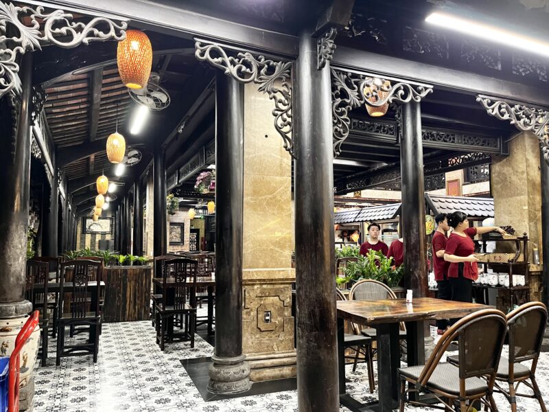 クアンアンゴン138店内