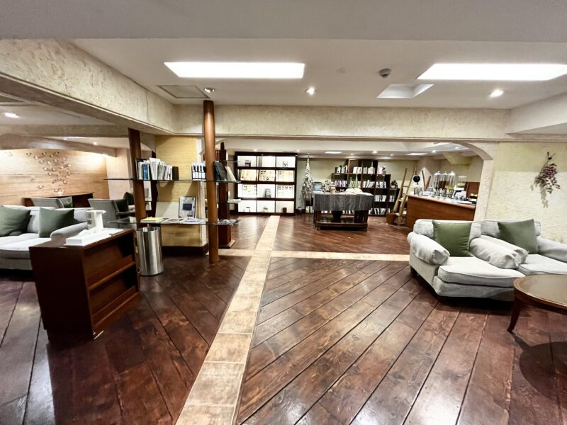 ライブラリーラウンジ