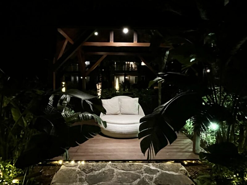 ガーデンプールソファー