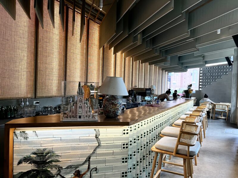 1階カウンター席