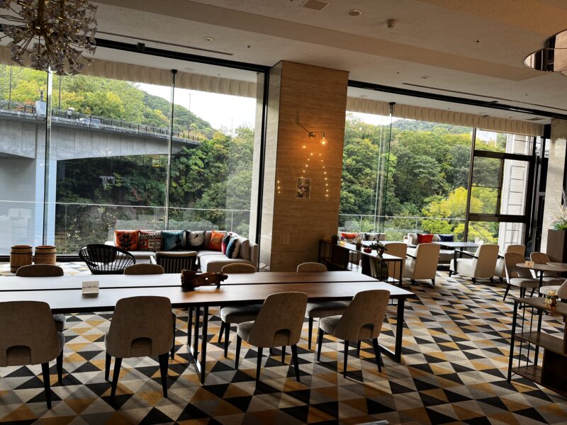 ティーラウンジ「サンリバー」（店内）