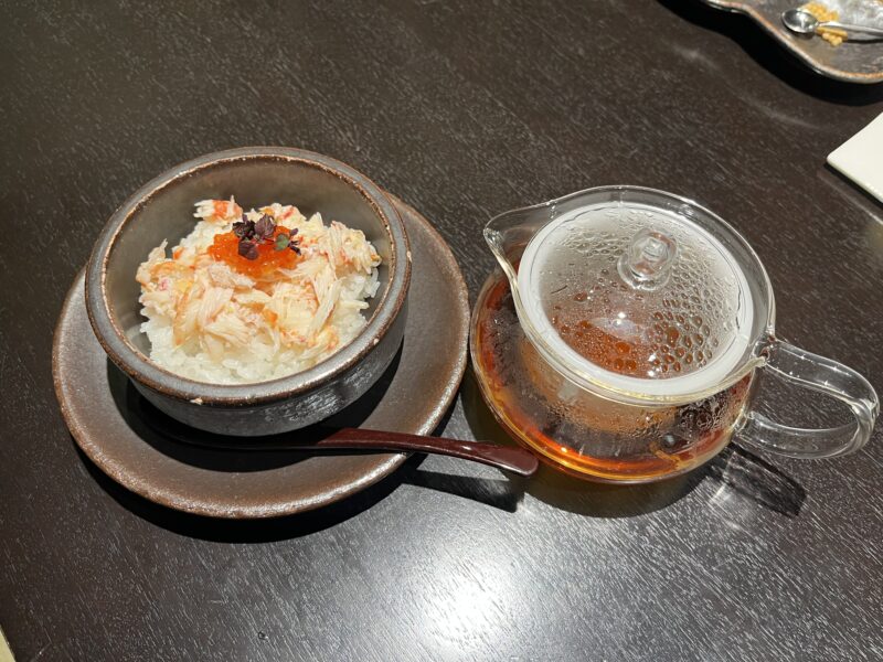 出汁香るコンソメで〆はお茶漬け